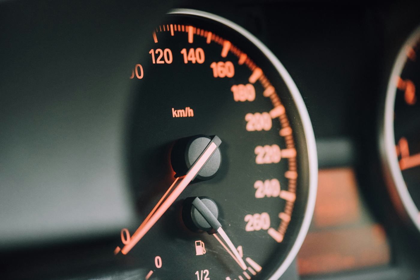 Inter Car Trading — dashboard met snelheidsmeter